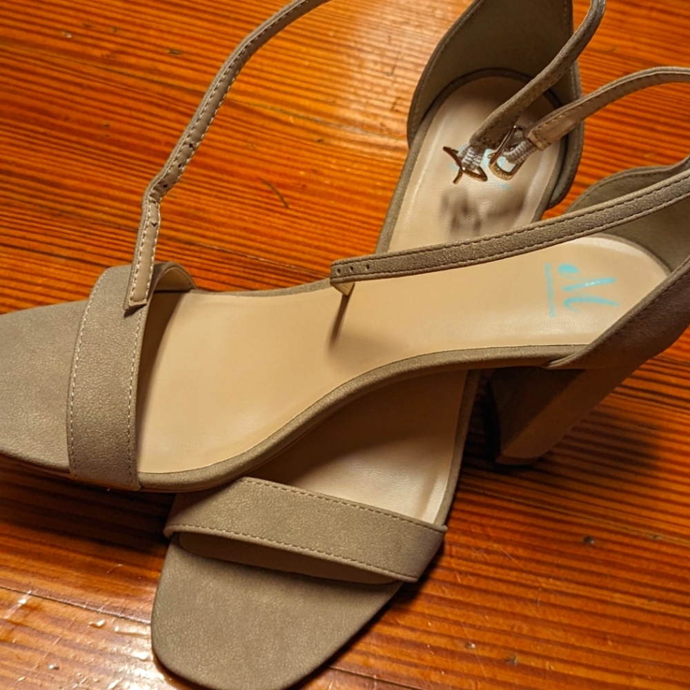 Mint Julep Boutique Shoes Size 9 - Picture 2 of 2
